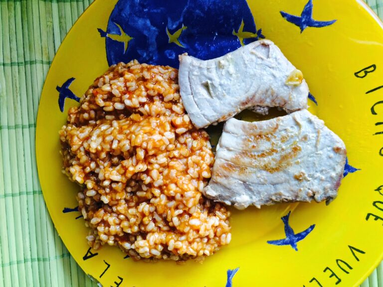 Curry Madrás con arroz y bonito
