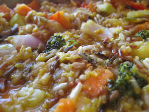 Verduras al vapor con arroz integral y salsa agridulce
