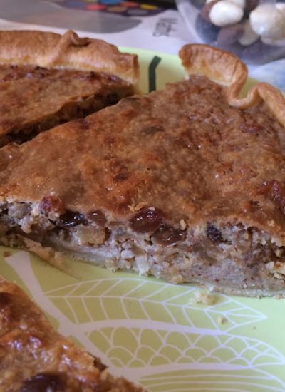 Tarta de manzana, pasas y canela