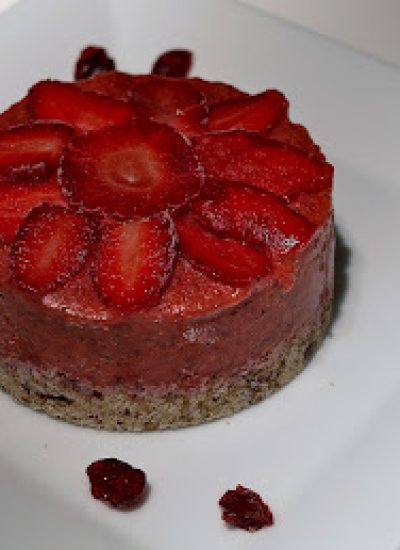 Tarta de fresas crudas